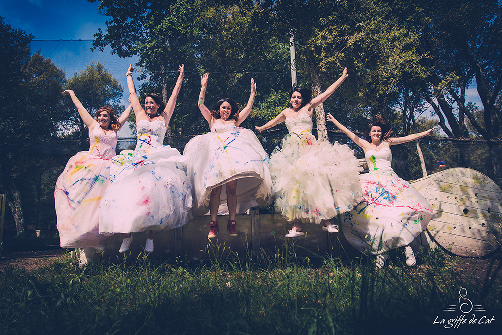 Saut mariées trash the dress collectif